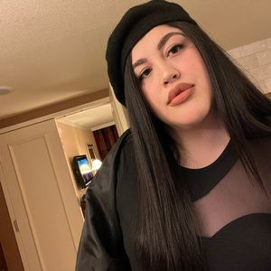 Meet your Posher, Karina